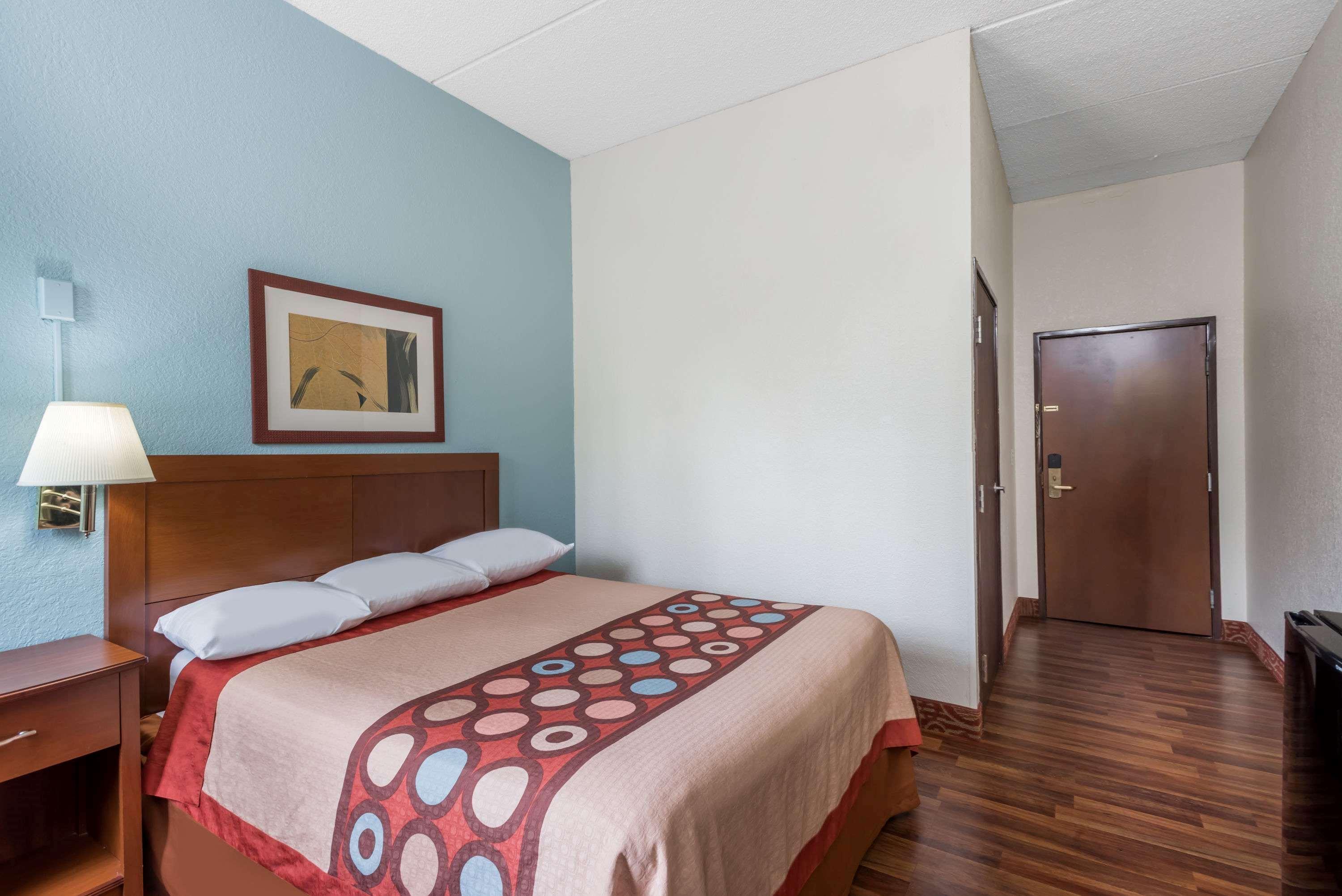 Super 8 By Wyndham Danbury Motel Eksteriør billede