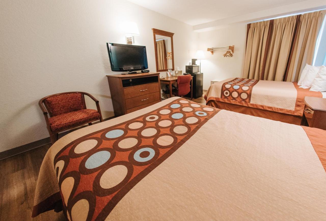 Super 8 By Wyndham Danbury Motel Eksteriør billede
