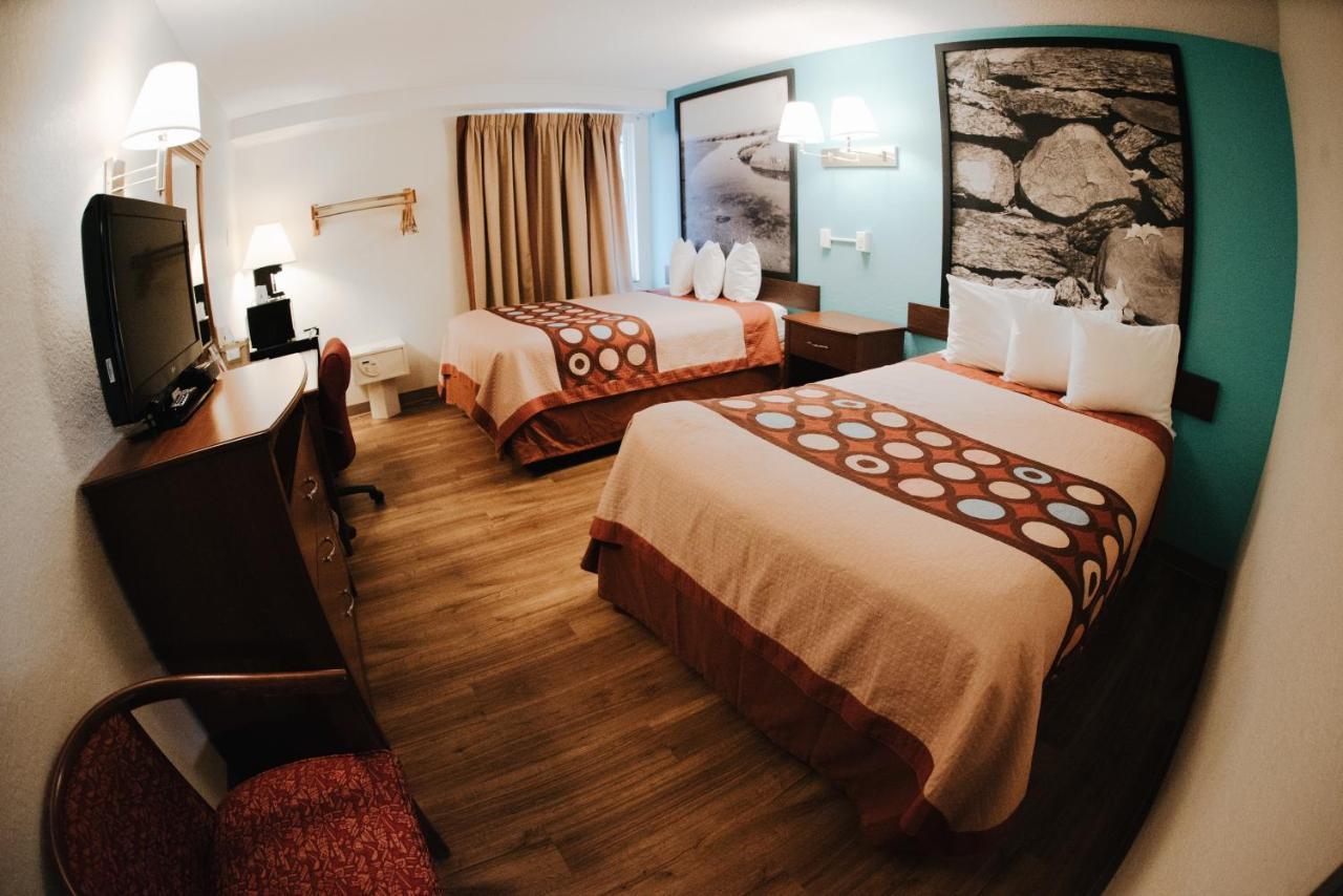 Super 8 By Wyndham Danbury Motel Eksteriør billede