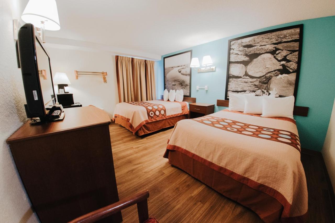 Super 8 By Wyndham Danbury Motel Eksteriør billede