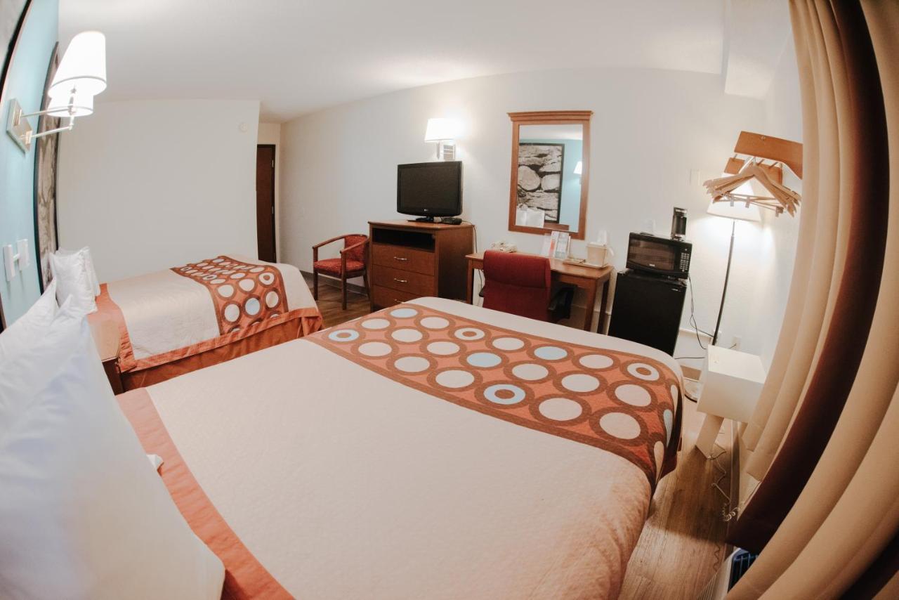 Super 8 By Wyndham Danbury Motel Eksteriør billede